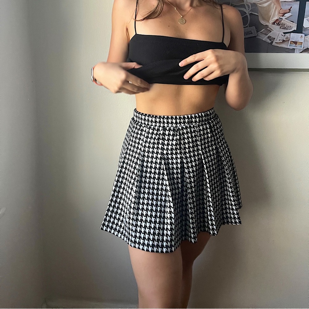 HOUNDSTOOTH PLEATED SKIRT